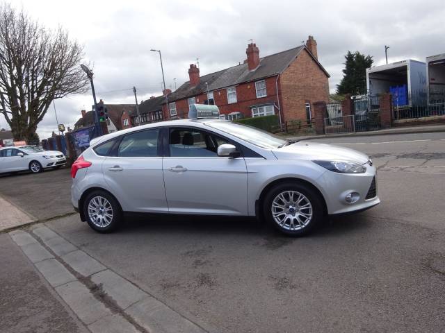 Ford Focus 1.6 125 Titanium 5dr ** LOW RATE FINANCE AVAILABLE ** FULL SERVICE HISTORY ** Hatchback Petrol Metallic Silver