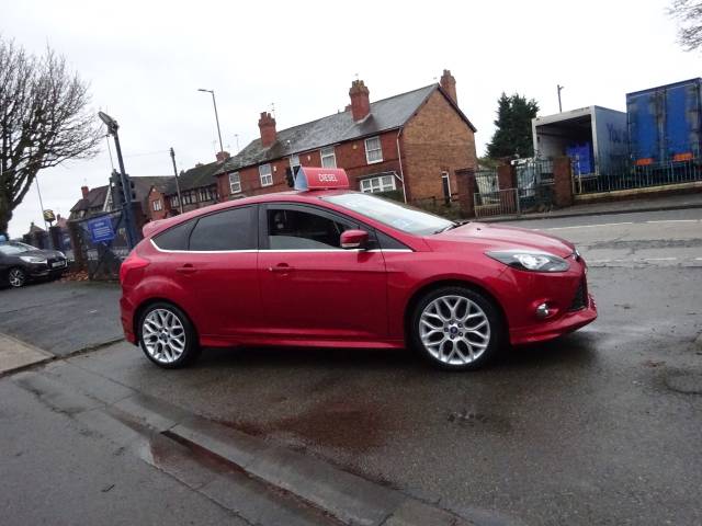 Ford Focus 2.0 TDCi 163 Zetec S 5dr ** LOW RATE FINANCE AVAILABLE ** SERVICE HISTORY + CAMBELT CHANGED ** Hatchback Diesel Metallic Red